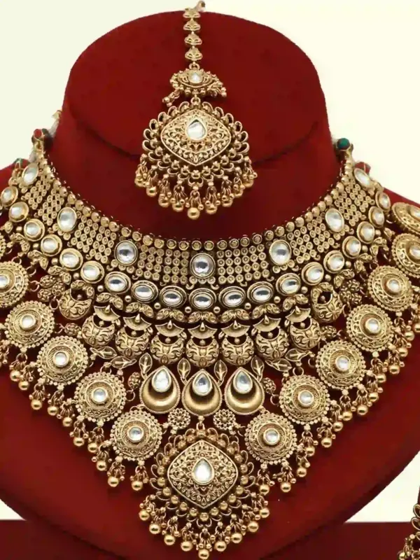 Heavy Embellished Carving Bridal Necklace Set with Earrings and Maangtika